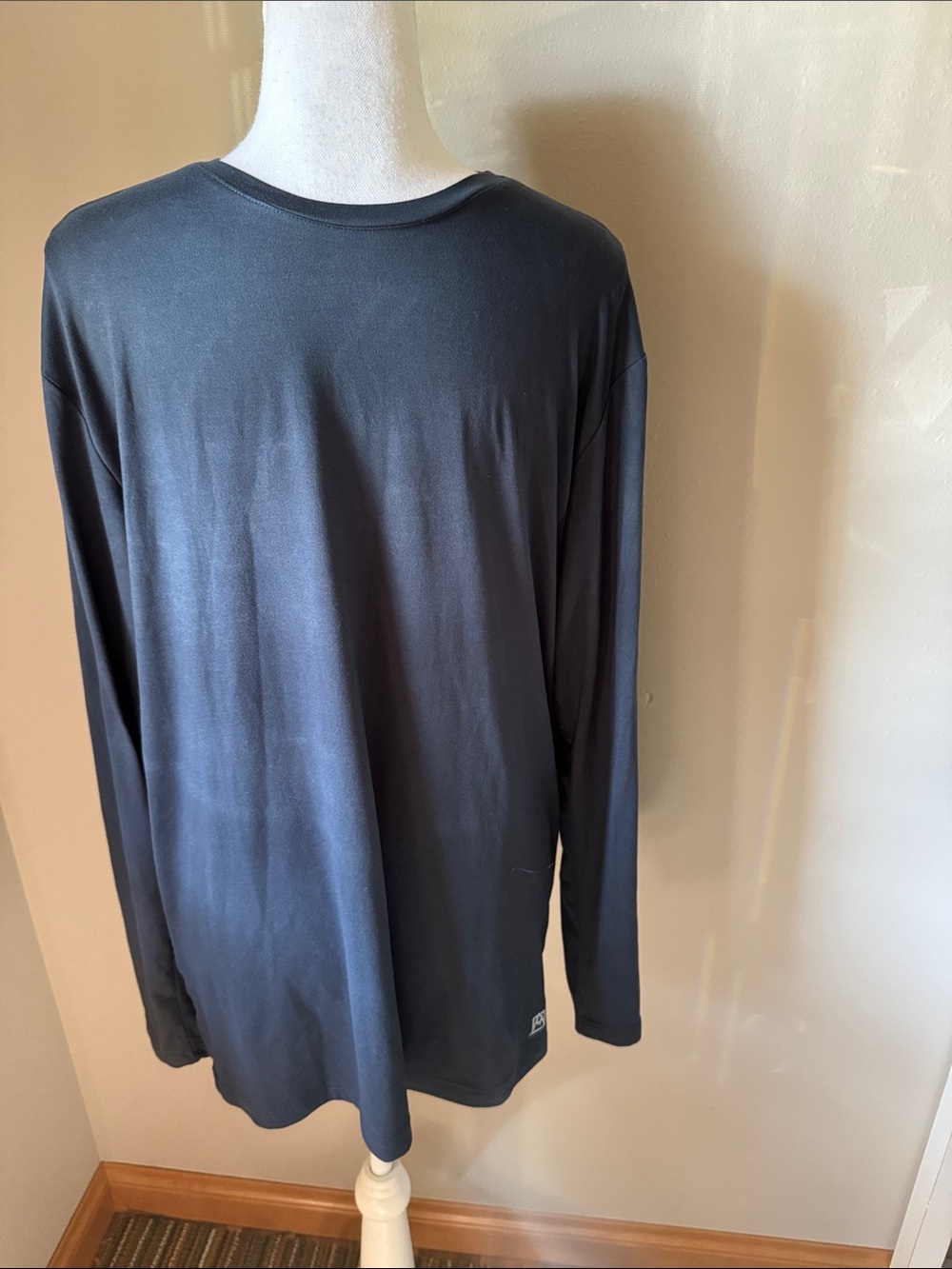New Avalanche Men's Long-Sleeve Navy Crew Neck Shirt - Large